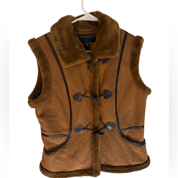 Bernardo Suede Tan and Brown Faux Fur Vest with Toggle Closures Size Medium - Picture 5 of 7
